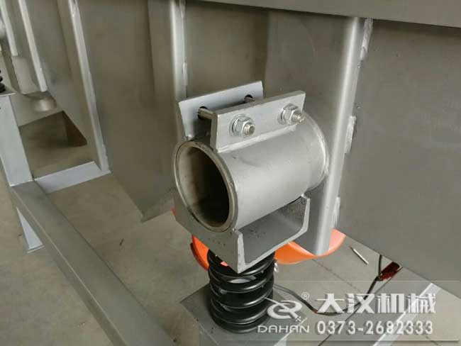 噴水直線振動篩分機細節 噴水直線振動篩分機細節